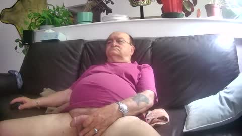 Snapshot of suv1 chatting on October 8, 2:04 pm Otto online show from October 8, 2:04 pm