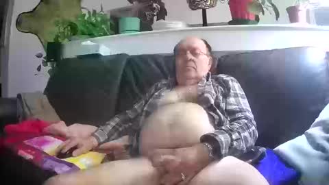 Snapshot of suv1 chatting on October 17, 7:55 am Otto online show from October 17, 7:55 am