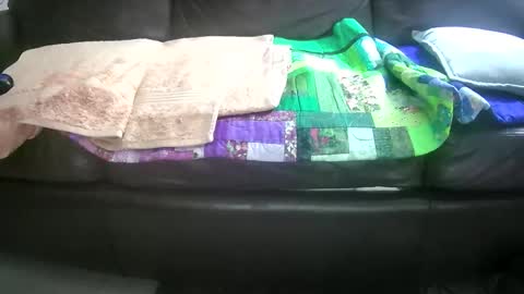 Snapshot of suv1 chatting on December 4, 1:59 am Otto online show from December 4, 1:59 am