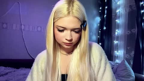 Snapshot of suzannabarmes chatting on April 5, 11:46 pm Stacy online show from April 5, 11:46 pm