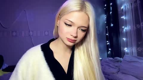 Snapshot of suzannabarmes chatting on April 7, 11:15 pm Stacy online show from April 7, 11:15 pm