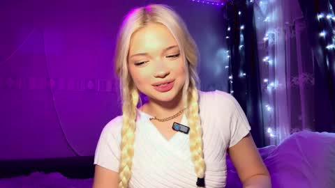Snapshot of suzannabarmes chatting on April 13, 12:05 am Stacy online show from April 13, 12:05 am
