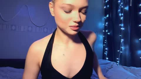 Snapshot of suzannabarmes chatting on April 19, 3:39 am Stacy online show from April 19, 3:39 am