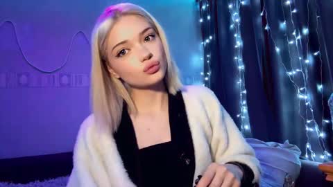 Snapshot of suzannabarmes chatting on April 20, 10:00 pm Stacy online show from April 20, 10:00 pm