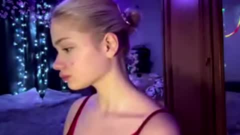 Snapshot of suzannabarmes chatting on May 5, 11:02 pm Stacy online show from May 5, 11:02 pm