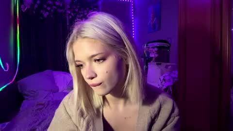 Snapshot of suzannabarmes chatting on May 8, 10:04 pm Stacy online show from May 8, 10:04 pm