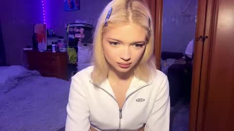 Snapshot of suzannabarmes chatting on May 13, 9:44 pm Stacy online show from May 13, 9:44 pm