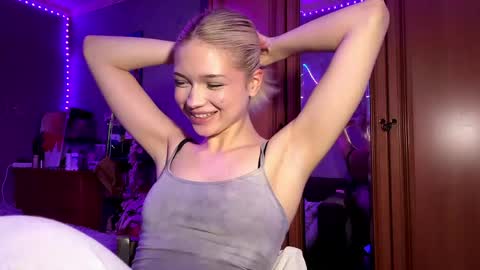 Snapshot of suzannabarmes chatting on May 15, 10:50 pm Stacy online show from May 15, 10:50 pm