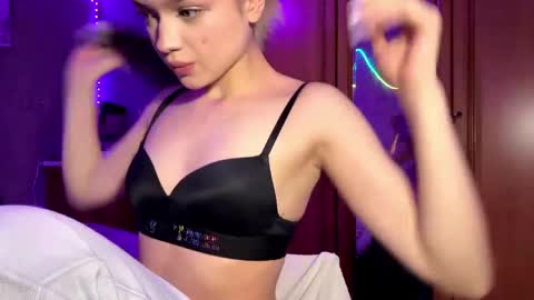 Snapshot of suzannabarmes chatting on May 15, 11:12 pm Stacy online show from May 15, 11:12 pm