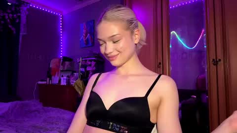 Snapshot of suzannabarmes chatting on May 16, 12:18 am Stacy online show from May 16, 12:18 am