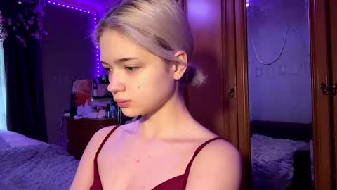 Snapshot of suzannabarmes chatting on May 18, 2:07 am Stacy online show from May 18, 2:07 am