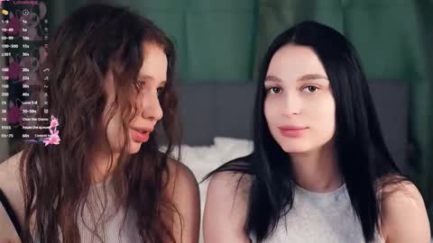 Snapshot of suziegoglia chatting on February 22, 6:35 am Kristanna online show from February 22, 6:35 am