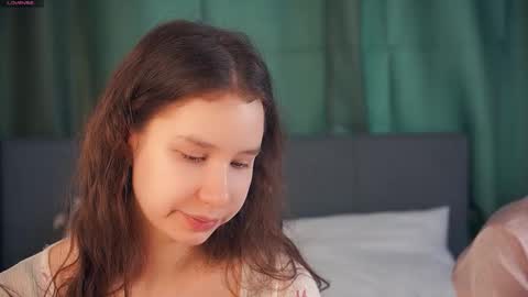 Snapshot of suziegoglia chatting on February 24, 6:44 am Kristanna online show from February 24, 6:44 am