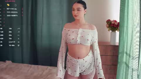 Snapshot of suziegoglia chatting on March 21, 11:48 am Kristanna online show from March 21, 11:48 am