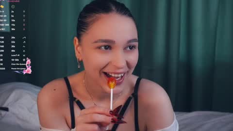 Snapshot of suziegoglia chatting on March 30, 6:36 am Kristanna online show from March 30, 6:36 am