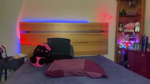 suzie stardust online show from May 16, 5:59 am