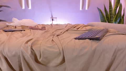 Snapshot of suzyfox chatting on March 27, 12:05 am Suzy online show from March 27, 12:05 am