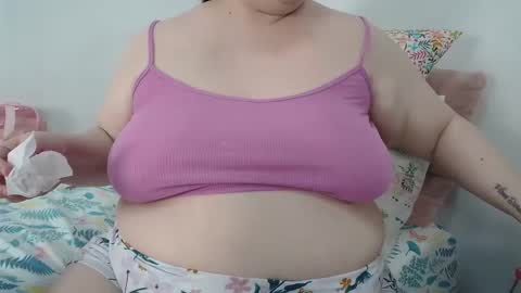 Snapshot of suzyitsstunning23 chatting on September 29, 2:27 am suzy online show from September 29, 2:27 am