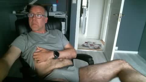 Snapshot of sverige1980 chatting on July 21, 4:20 pm Tom online show from July 21, 4:20 pm