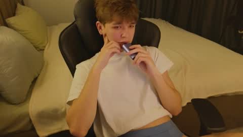 Snapshot of sw33theart_b0y chatting on January 4, 2:14 am Nate 3 online show from January 4, 2:14 am