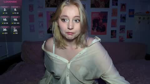 Snapshot of sw_k1ra chatting on April 6, 5:25 pm Kira online show from April 6, 5:25 pm