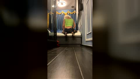 Johnny Cum Lover online show from June 6, 2:16 am