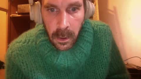 Snapshot of sweaterboy666 chatting on January 22, 9:46 am sweaterboy666 online show from January 22, 9:46 am