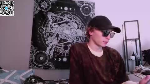 sweaties3 online show from October 15, 9:20 am