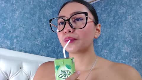 Snapshot of sweeet_amy chatting on December 17, 11:59 pm Amy IG sweeet amy0 online show from December 17, 11:59 pm