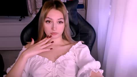 Snapshot of sweeet_baby0 chatting on October 27, 2:37 am Kate online show from October 27, 2:37 am