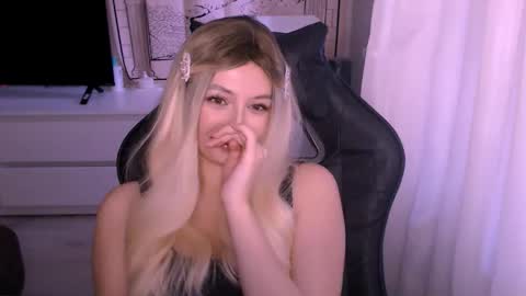 Snapshot of sweeet_baby0 chatting on November 28, 3:20 am Kate online show from November 28, 3:20 am