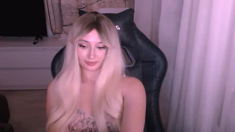 Snapshot of sweeet_baby0 chatting on December 15, 4:33 pm Kate online show from December 15, 4:33 pm