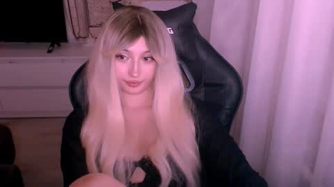 Snapshot of sweeet_baby0 chatting on December 17, 1:50 pm Kate online show from December 17, 1:50 pm