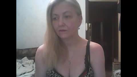 Snapshot of sweet4blonde609 chatting on March 7, 6:35 am sweet4blonde609 online show from March 7, 6:35 am