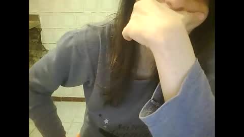 Snapshot of sweet4y0u chatting on April 23, 5:37 pm sweet4y0u online show from April 23, 5:37 pm
