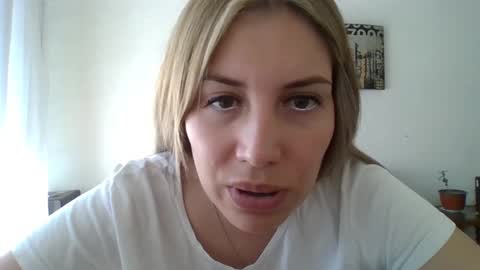 Snapshot of sweet__alana chatting on December 20, 8:01 pm Sweet alana online show from December 20, 8:01 pm