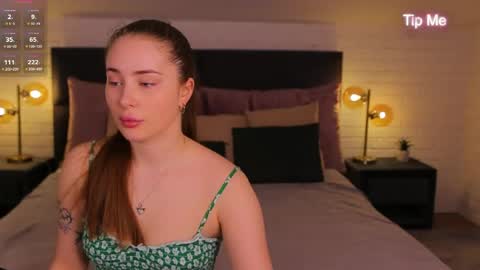 Snapshot of sweet__amily chatting on April 19, 6:24 am Sweet Amily online show from April 19, 6:24 am