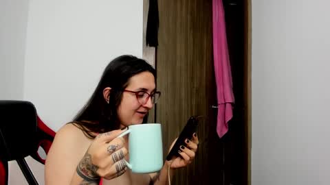 sweet__suck69bitch online show from December 16, 5:06 am