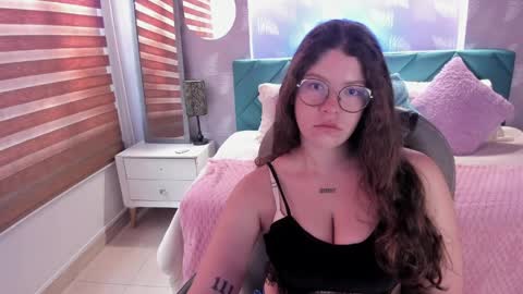 Snapshot of sweet_alicee__ chatting on April 4, 12:35 pm Alice online show from April 4, 12:35 pm