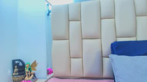 Amye  online show from February 4, 7:09 pm