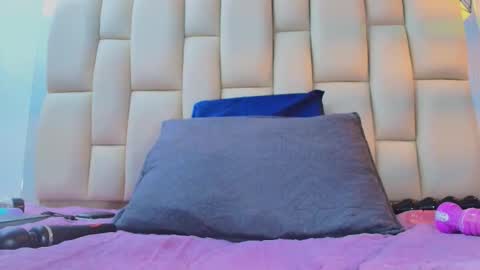 Amye  online show from February 6, 7:50 pm