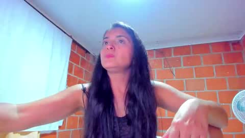 Snapshot of sweet_and_hot_alaia chatting on September 28, 5:02 am sweet and hot alaia online show from September 28, 5:02 am