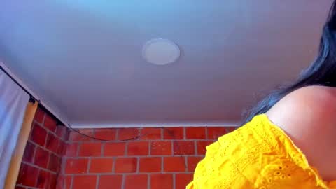 Snapshot of sweet_and_hot_alaia chatting on October 15, 5:51 am sweet and hot alaia online show from October 15, 5:51 am