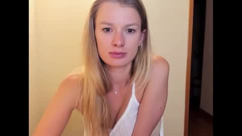 Snapshot of sweet_angel_a chatting on October 15, 8:53 pm Ann - your sweet girl online show from October 15, 8:53 pm