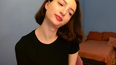 Snapshot of sweet_baby_miranda_ chatting on December 9, 2:24 am Miranda online show from December 9, 2:24 am