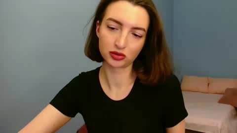 Snapshot of sweet_baby_miranda_ chatting on December 12, 12:27 am Miranda online show from December 12, 12:27 am