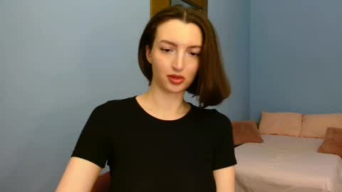 Snapshot of sweet_baby_miranda_ chatting on December 17, 3:50 am Miranda online show from December 17, 3:50 am