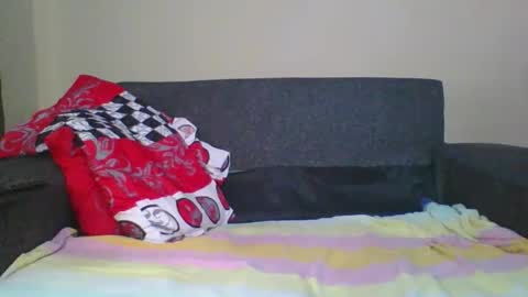 Snapshot of sweet_blackberry93 chatting on October 18, 9:43 am bella online show from October 18, 9:43 am