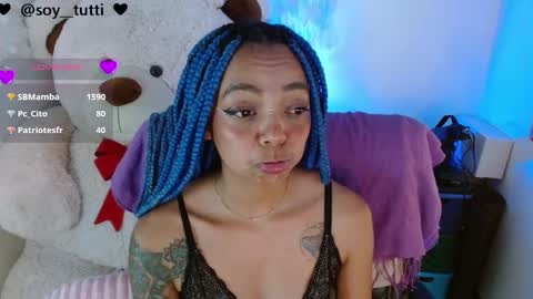 Snapshot of sweet_bluee chatting on December 6, 3:22 pm Tutti online show from December 6, 3:22 pm