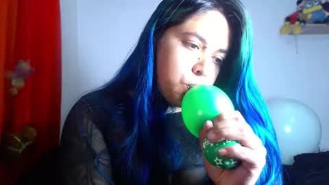 Bubbles online show from December 17, 9:43 pm